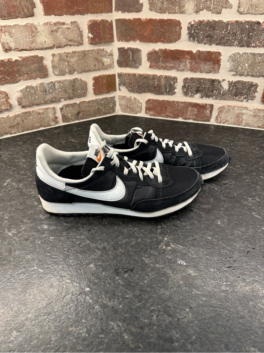 Nike Challenger Retro Low Top (Style: 725066-006) in Black and White, Sz 9